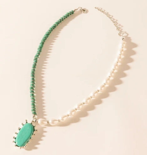 Myra Desert Equinox Necklace in Ivory Gleam