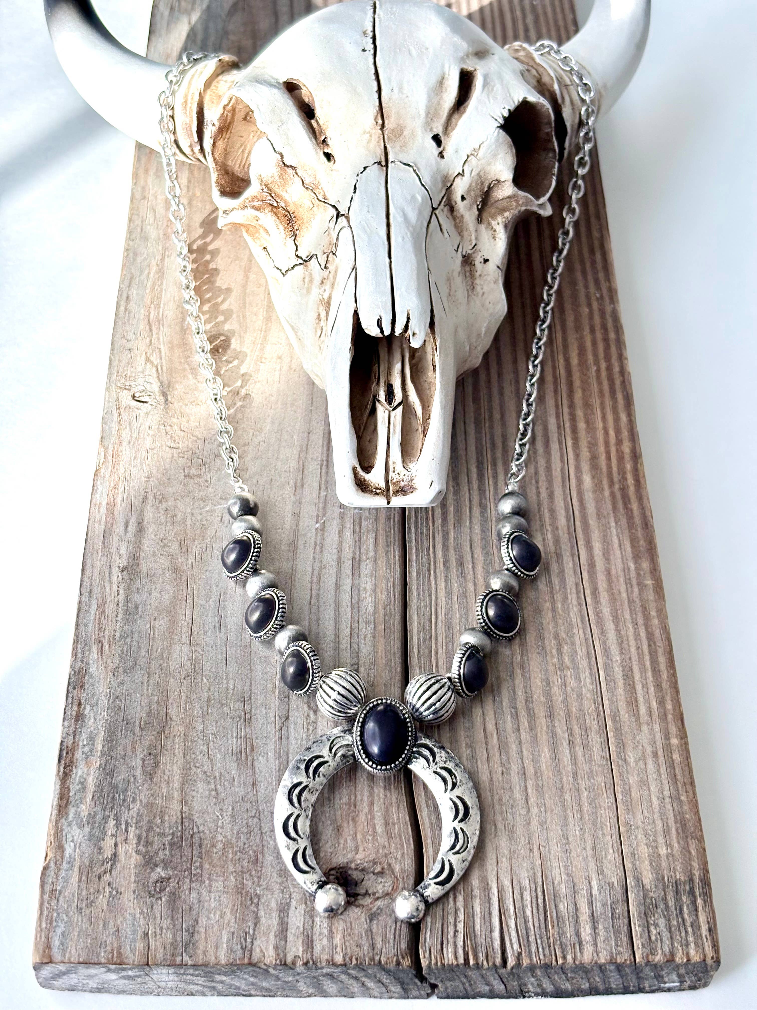 Western Style Turquoise Stone Pendant Necklace