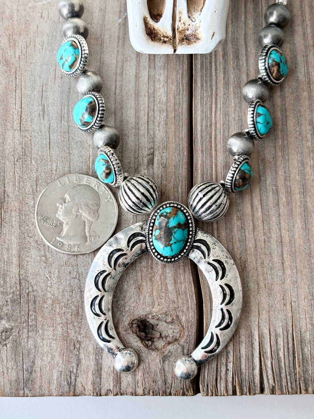 Western Style Turquoise Stone Pendant Necklace