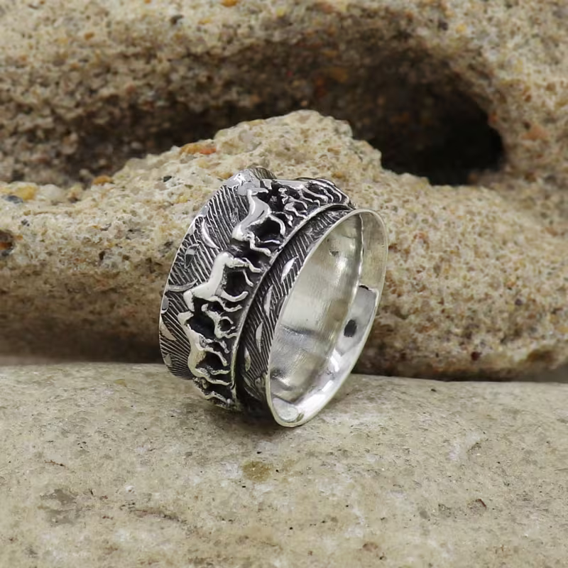 Rotatable two-color pony ring