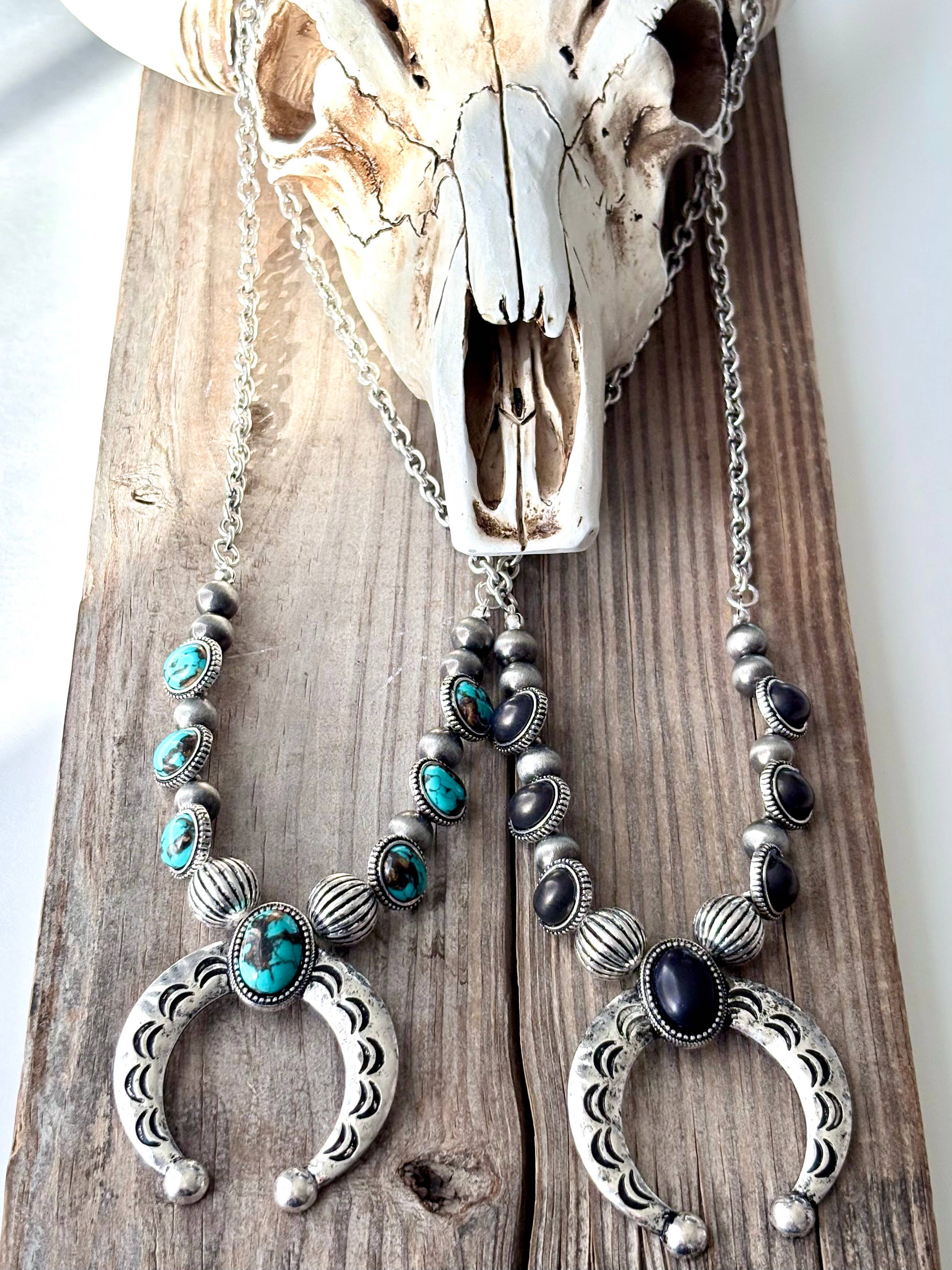 Western Style Turquoise Stone Pendant Necklace
